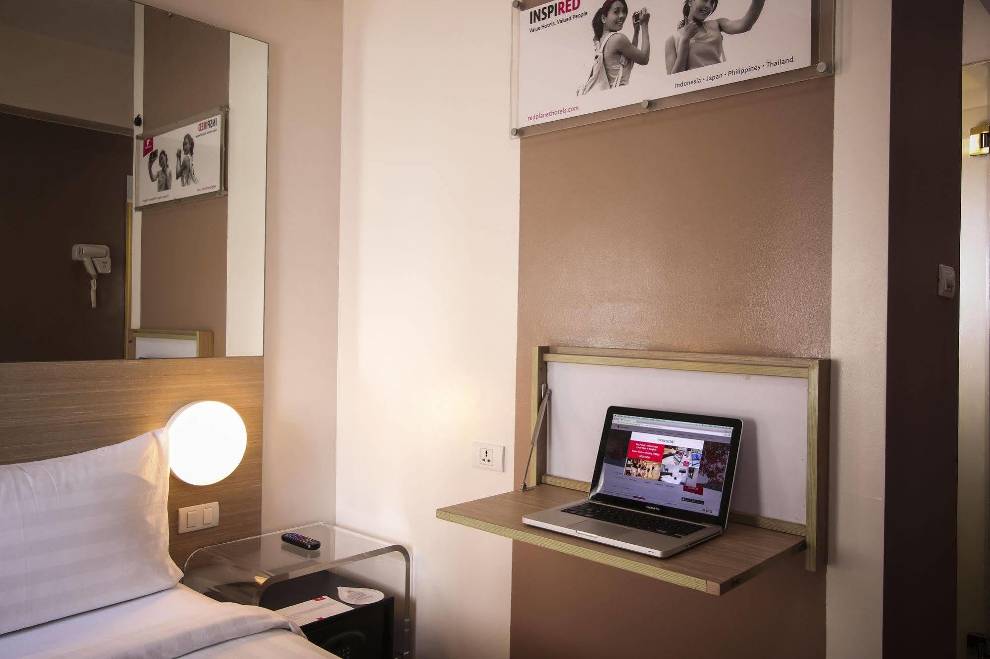 Red Planet Manila Malate Mabini Hotel Kültér fotó