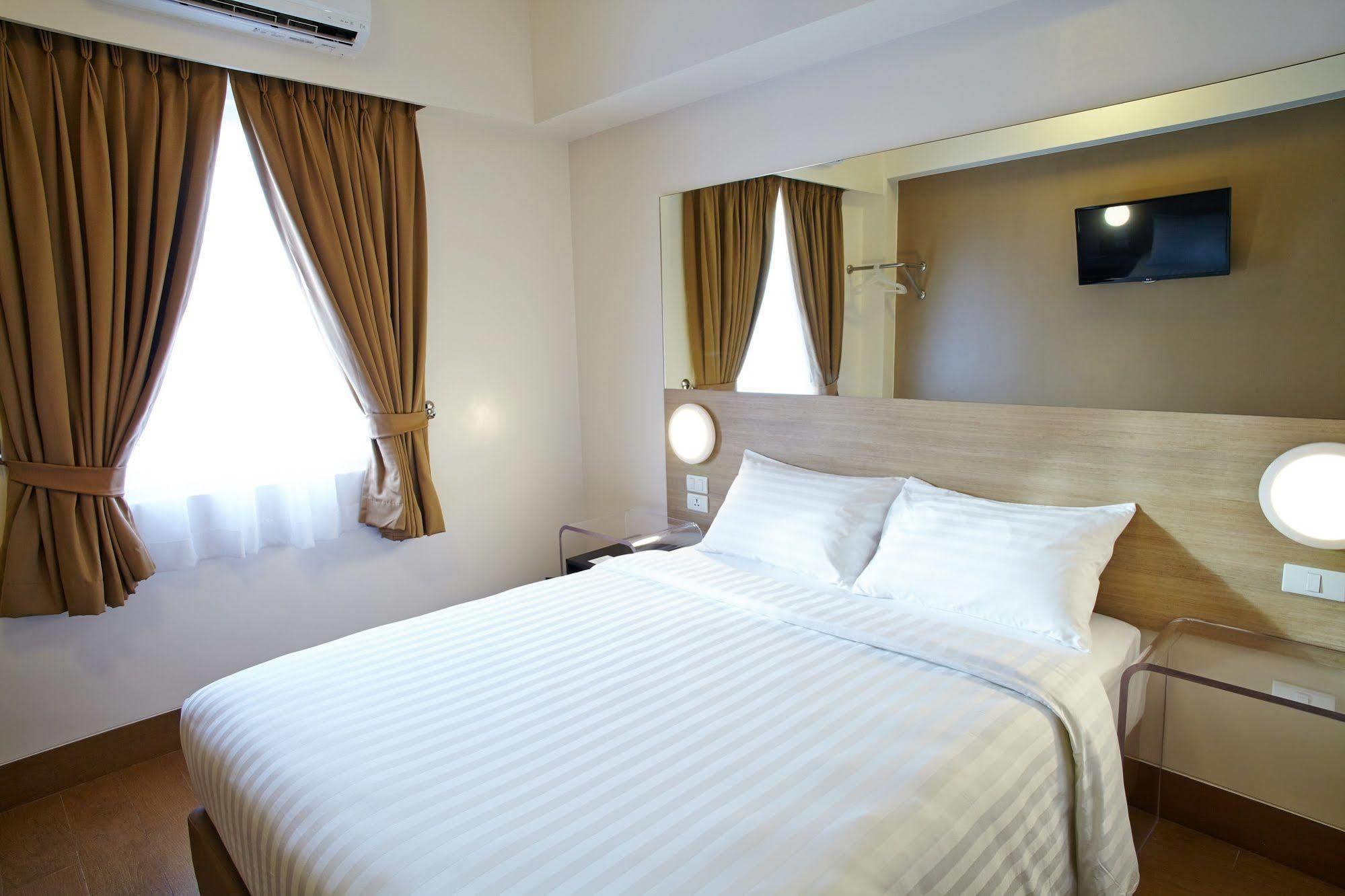 Red Planet Manila Malate Mabini Hotel Kültér fotó