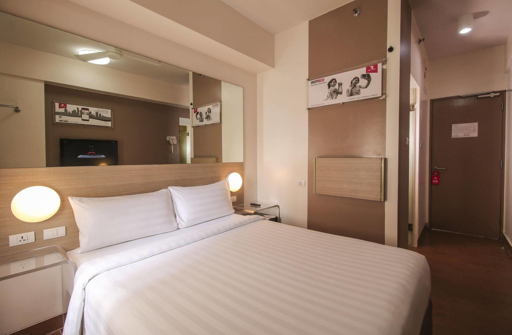 Red Planet Manila Malate Mabini Hotel Kültér fotó